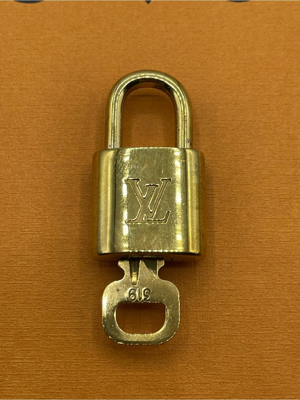 Louis Vuitton Lock and Key #319 Gold Tone Cadena for Speedy Alma Bag LV🔐